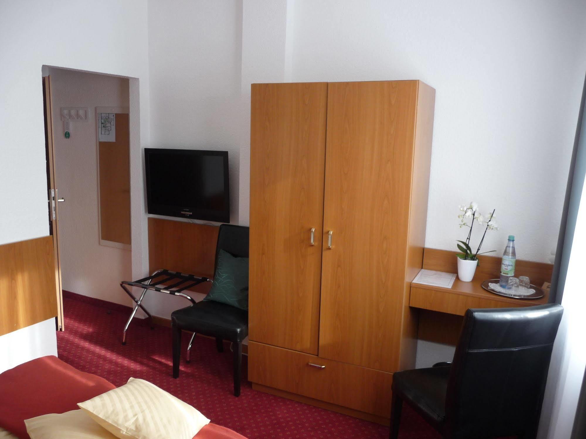 Hotel Sechzehn Leverkusen Exterior photo