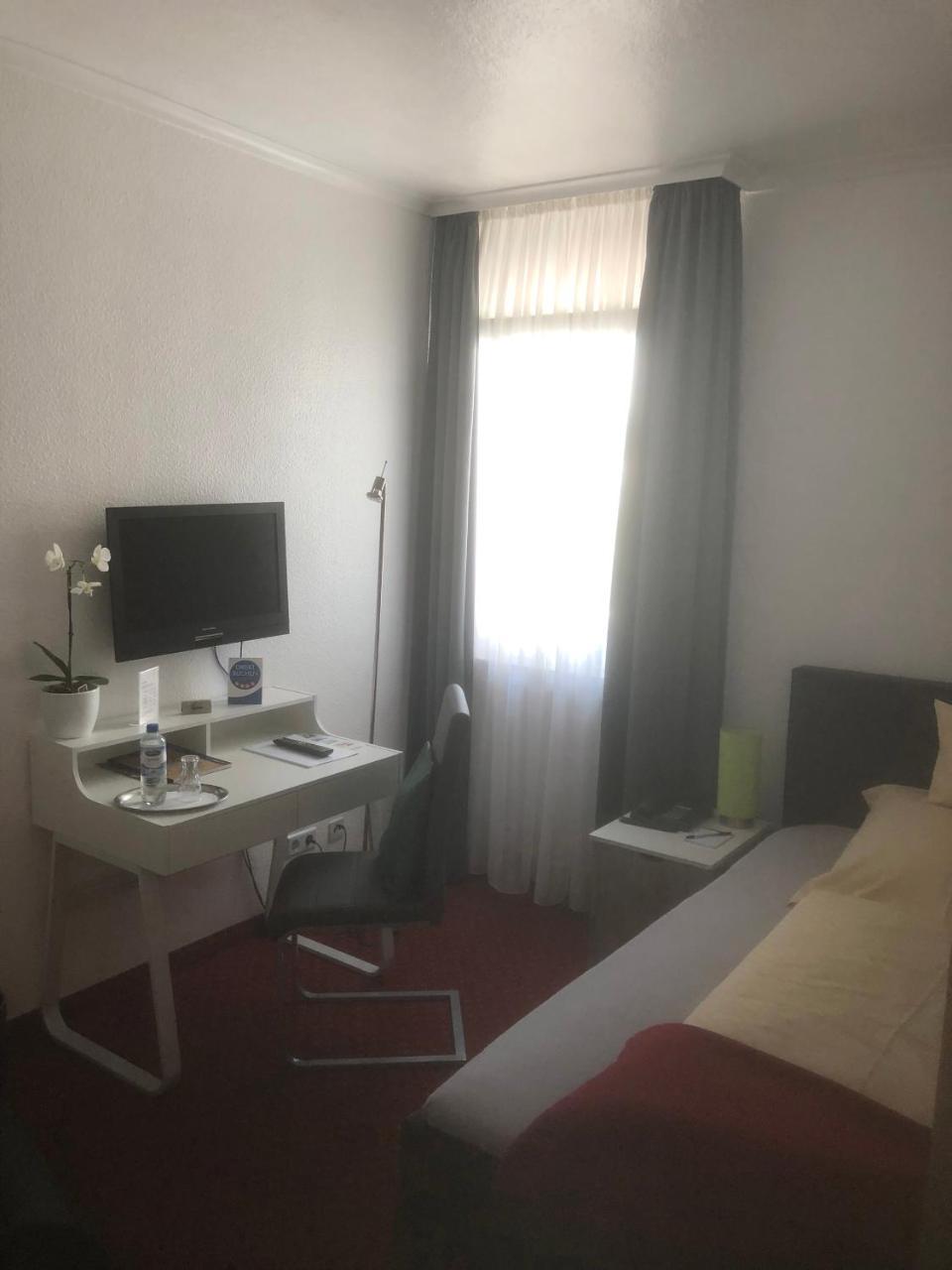 Hotel Sechzehn Leverkusen Exterior photo